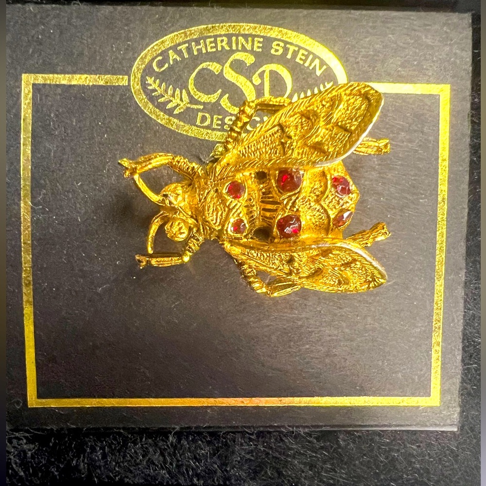 Catherine Stein Designs Vintage Beetle Brooch pin✨🪲